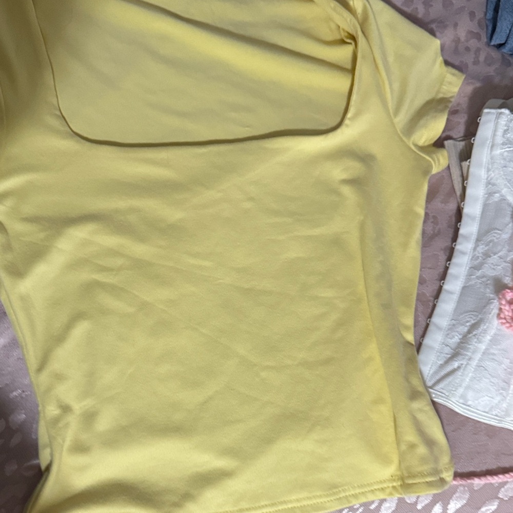 SHEIN Light Yellow Short Sleeve Top